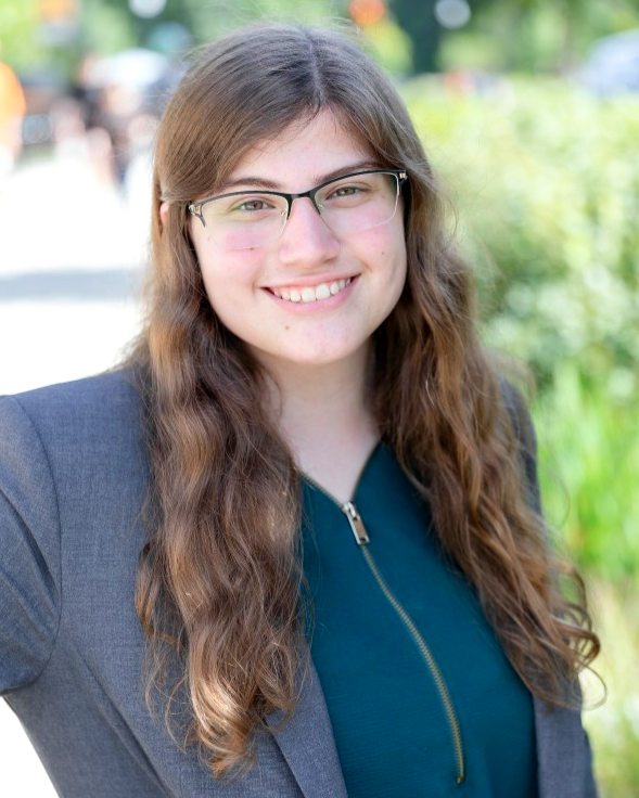 Nicole Carvagno Headshot