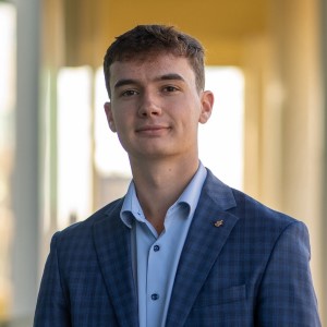Lucas Bruns Headshot