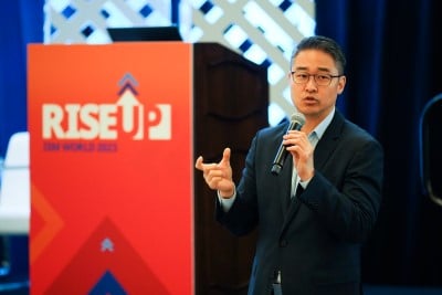 man speaking at ism world conference 2023