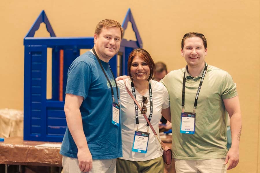 Volunteer building at ISM World